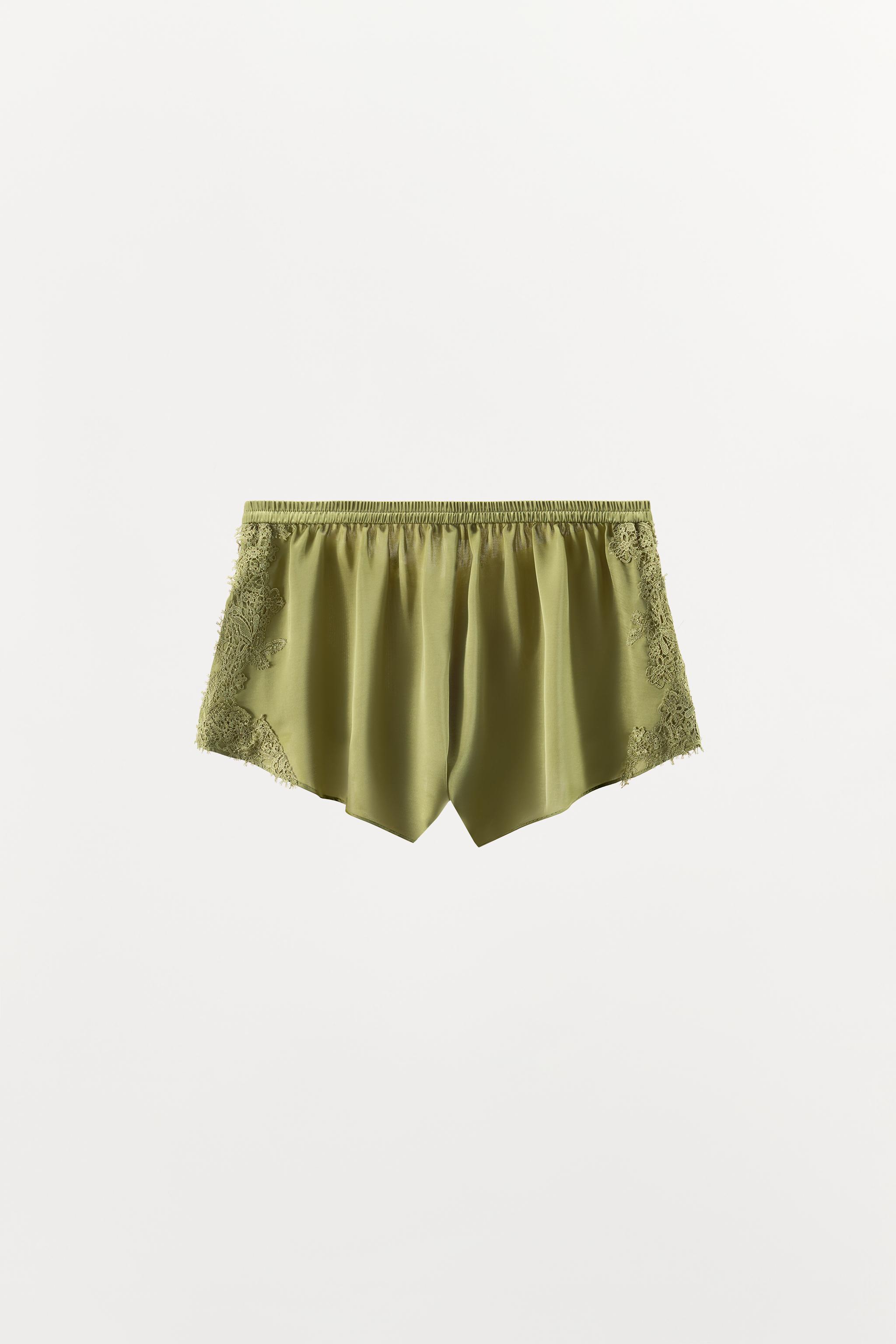 SHORT EN SATIN ET DENTELLE