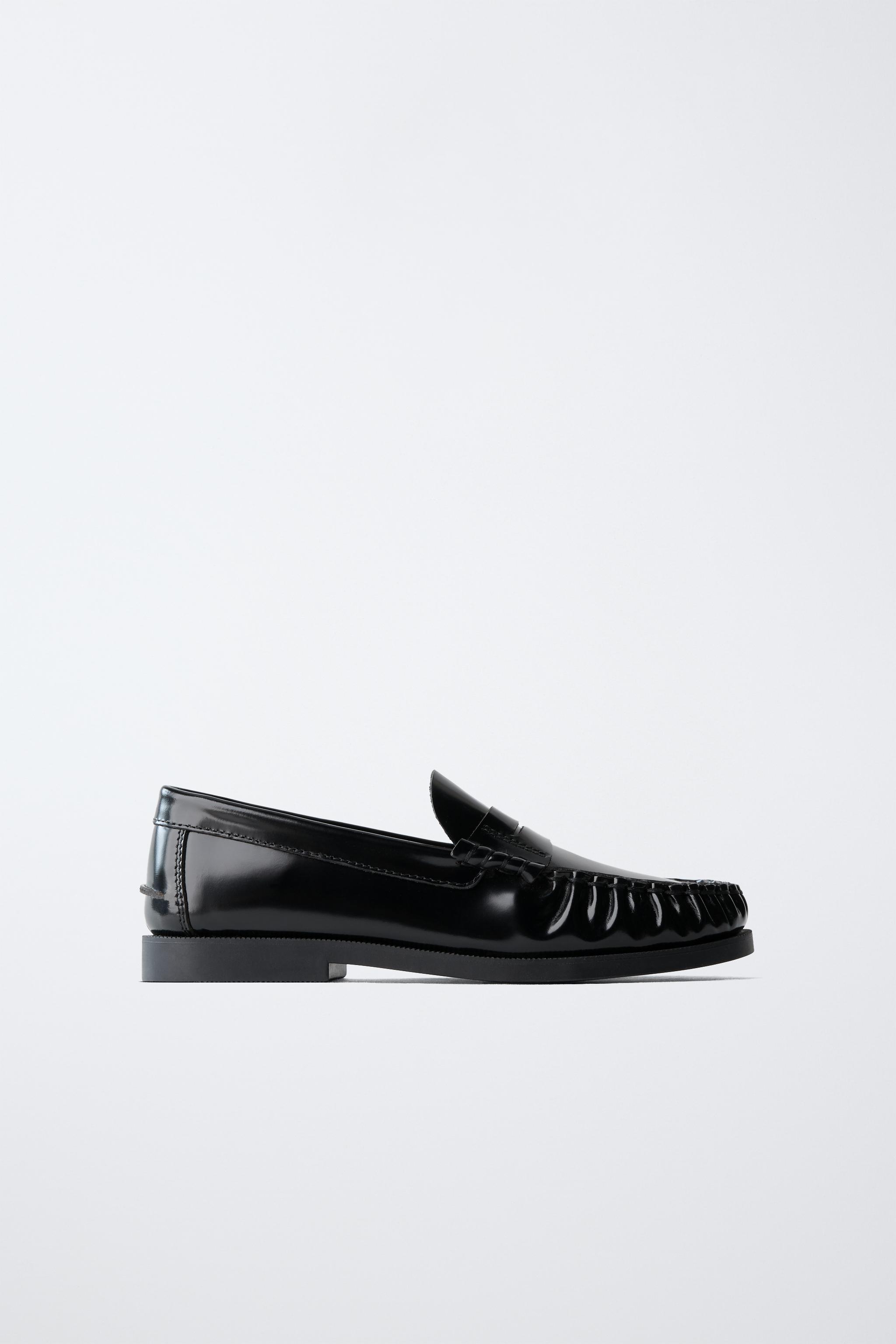 LEATHER LOAFERS — Black