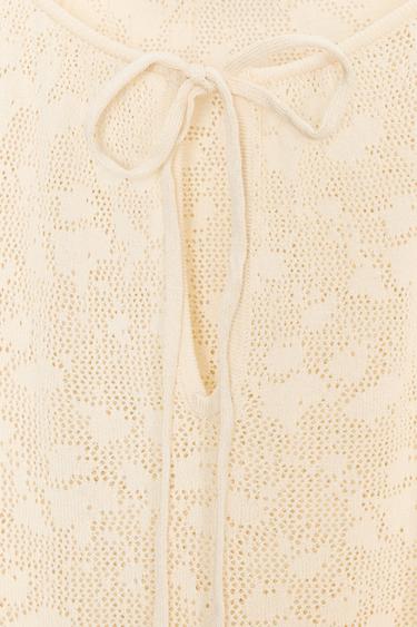 VESTIDO PUNTO POINTELLE VOLANTES - Crudo de Zara