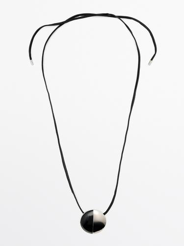 Collar piel ovina pieza metálica - Negro de Zara