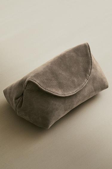SOFT LEATHER CLUTCH WASH BAG - Greenish by Zara