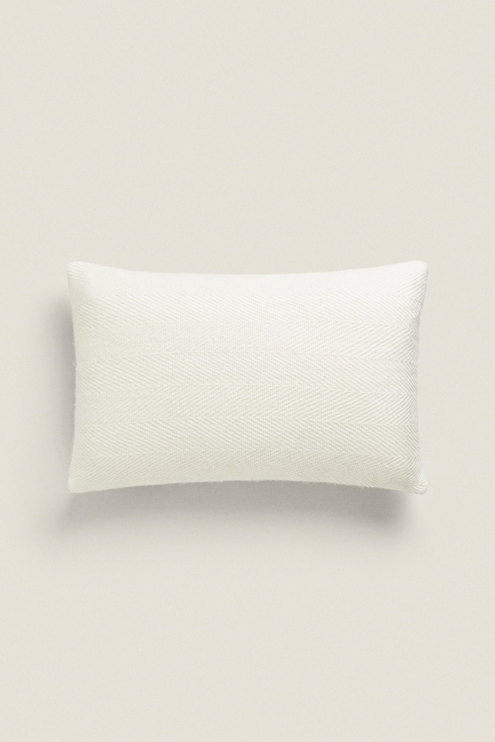 Merino pillow 2024