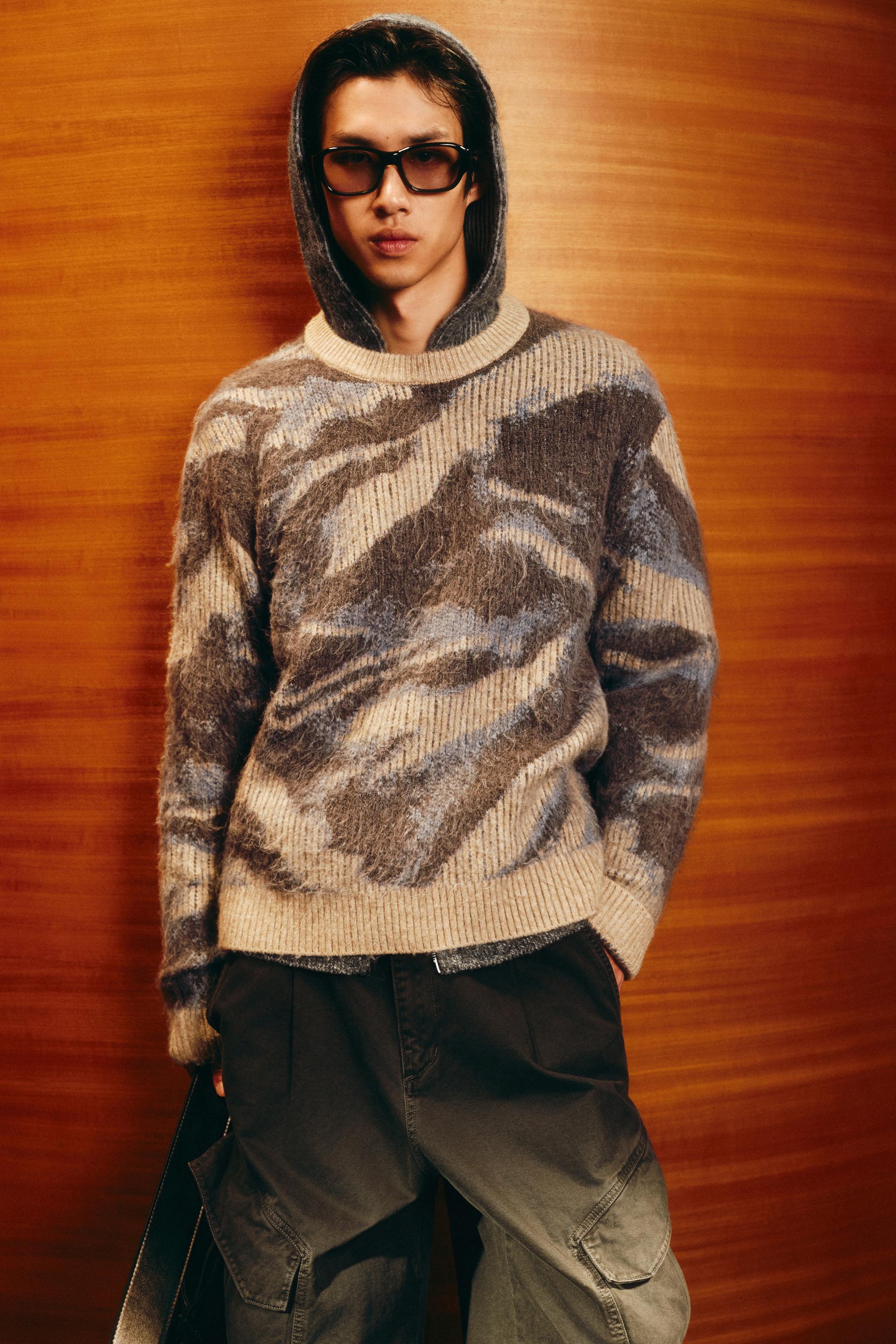 ブラッシュドジャカード抽象柄セーター - エクリュ | ZARA Japan / 日本