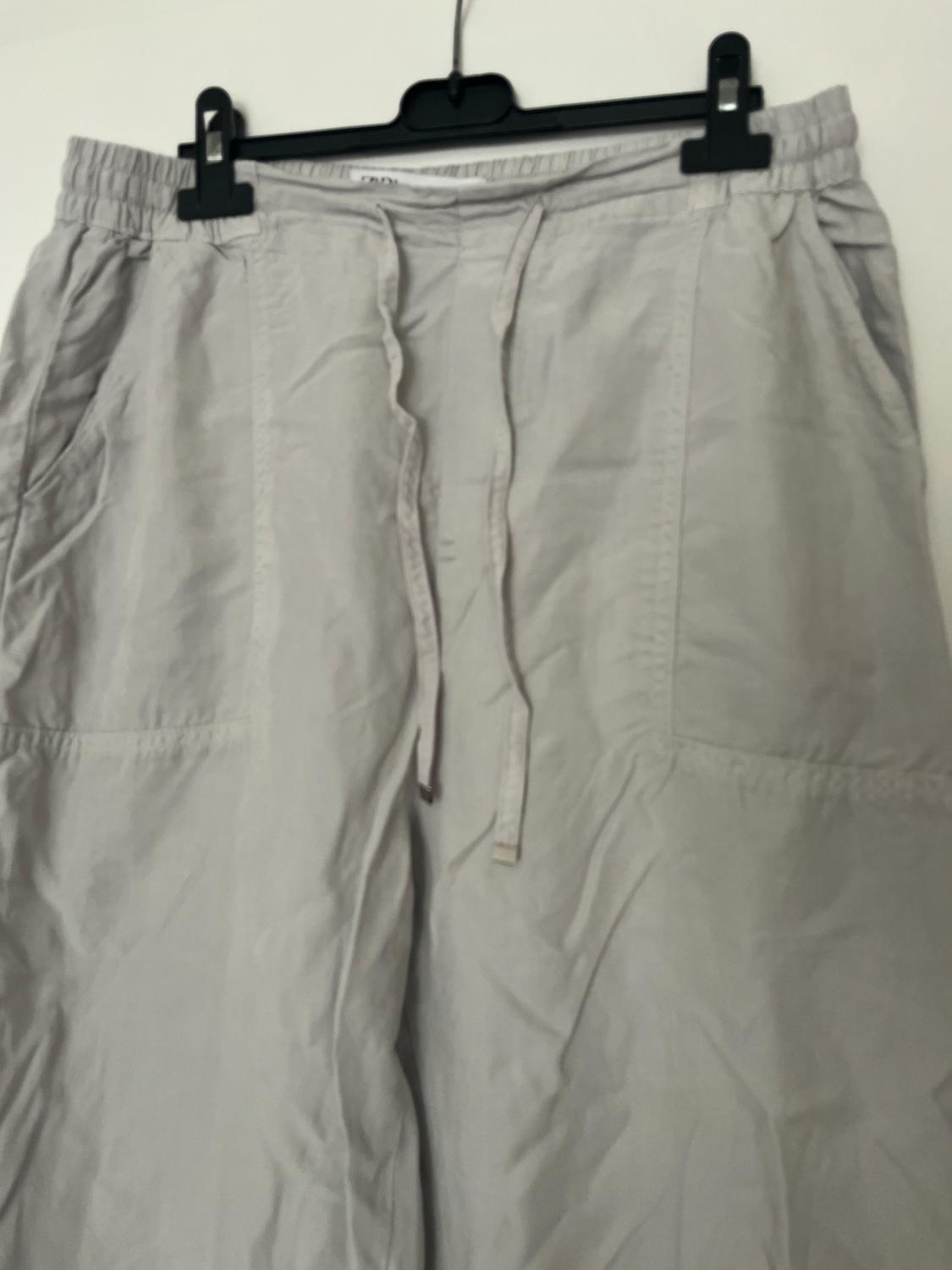 TROUSERS WITH AN ELASTICATED WAISTBAND - Image 3