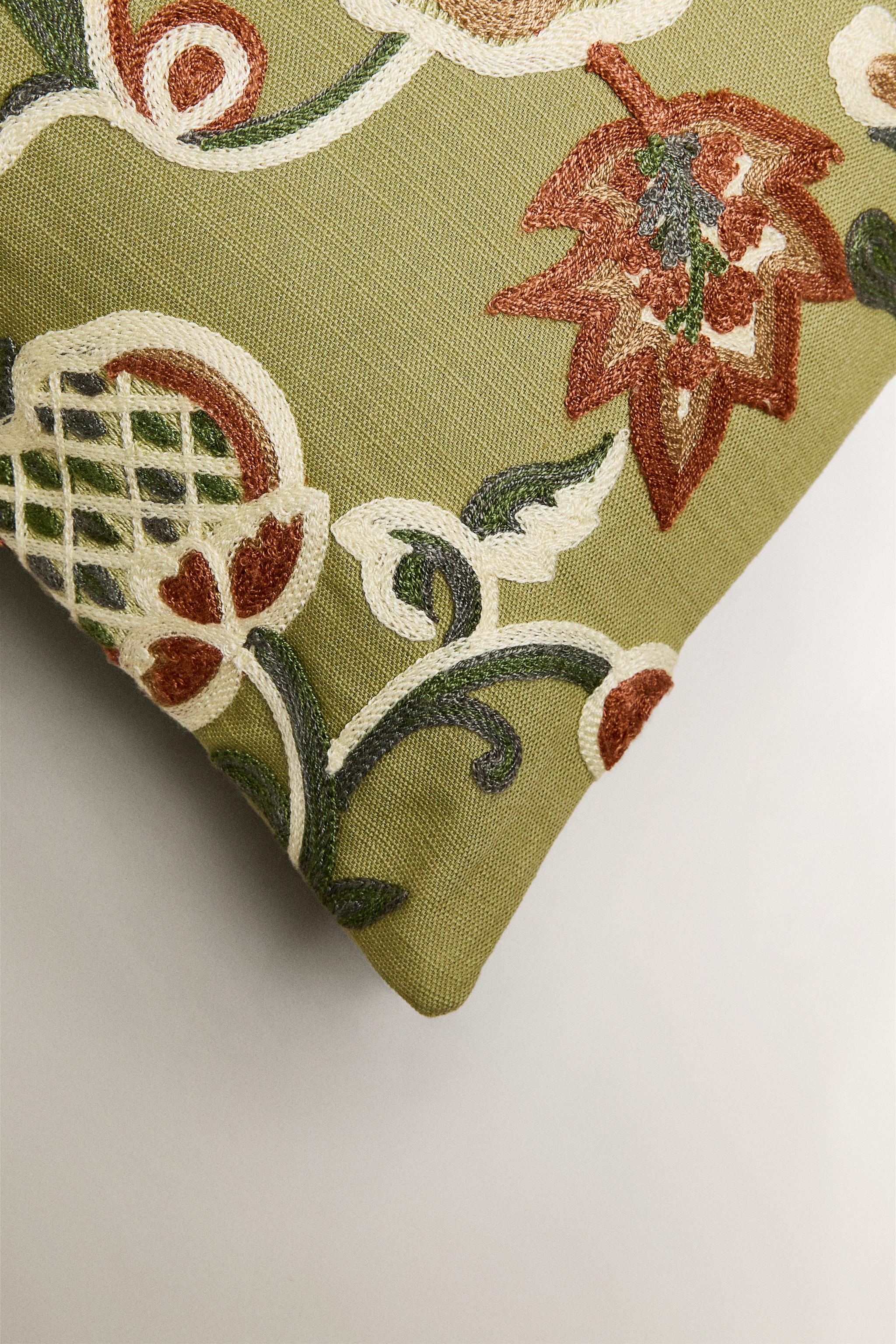 HOUSSE DE COUSSIN BRODERIE