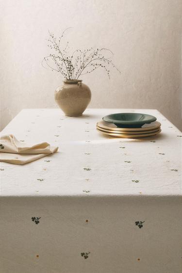 EMBROIDERED CLOVER AND DAISY TABLECLOTH - Ecru by Zara