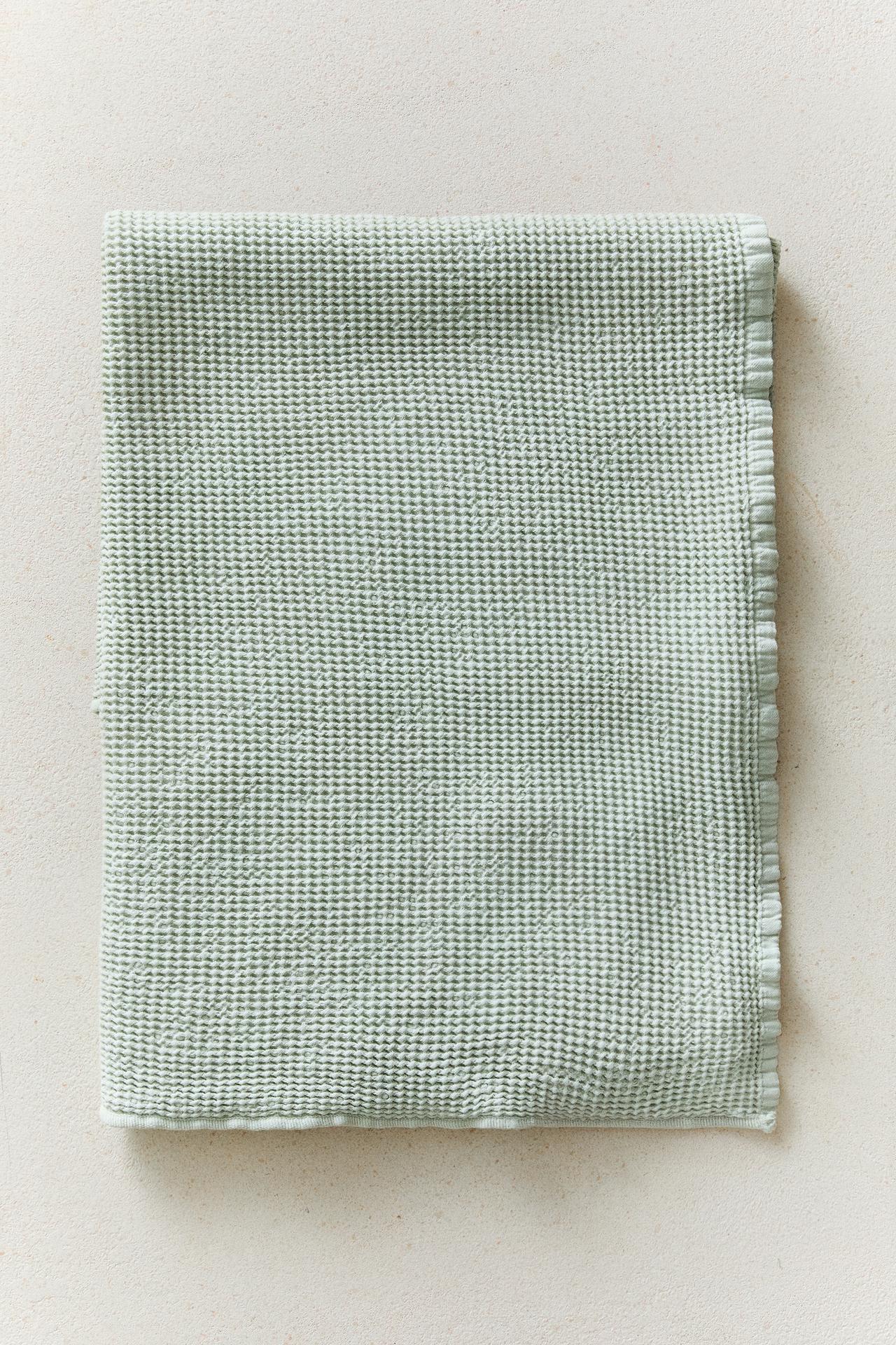 WAFFLE-KNIT TEXTURED BATH TOWEL — Light green