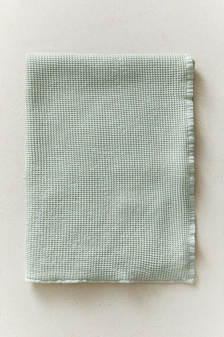 WAFFLE-KNIT TEXTURED BATH TOWEL — Light green