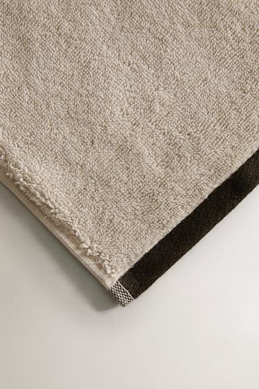 BATH TOWEL WITH CONTRAST BORDER - Stone by Zara - Image 2