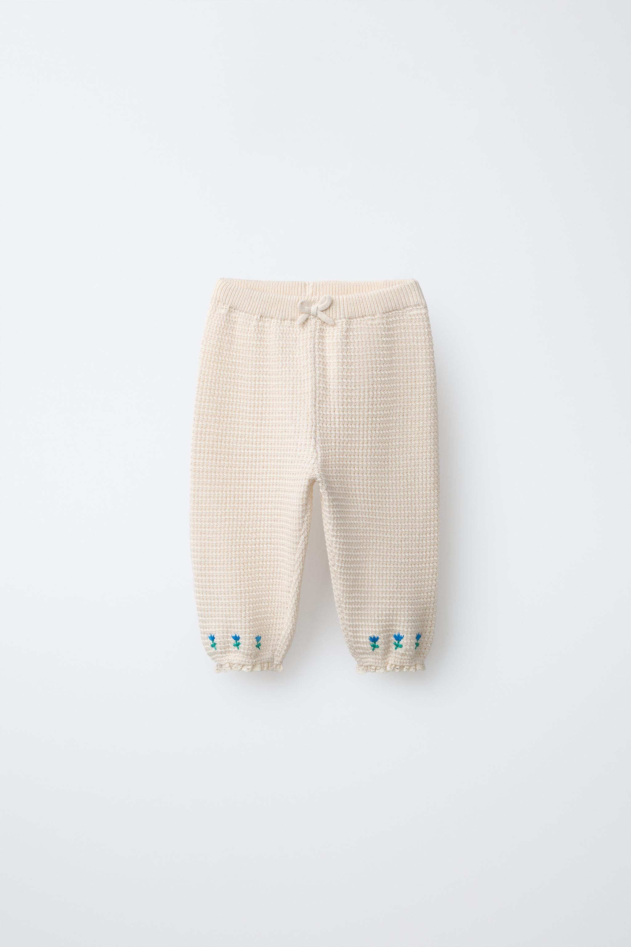 PANTALON TEXTURÉ À FLEURS BRODÉES ET DENTELLE