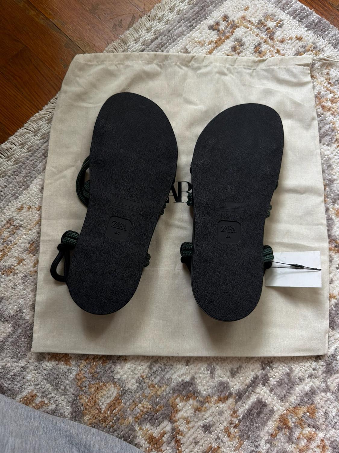CONTRAST STRAP SANDALS - Image 3