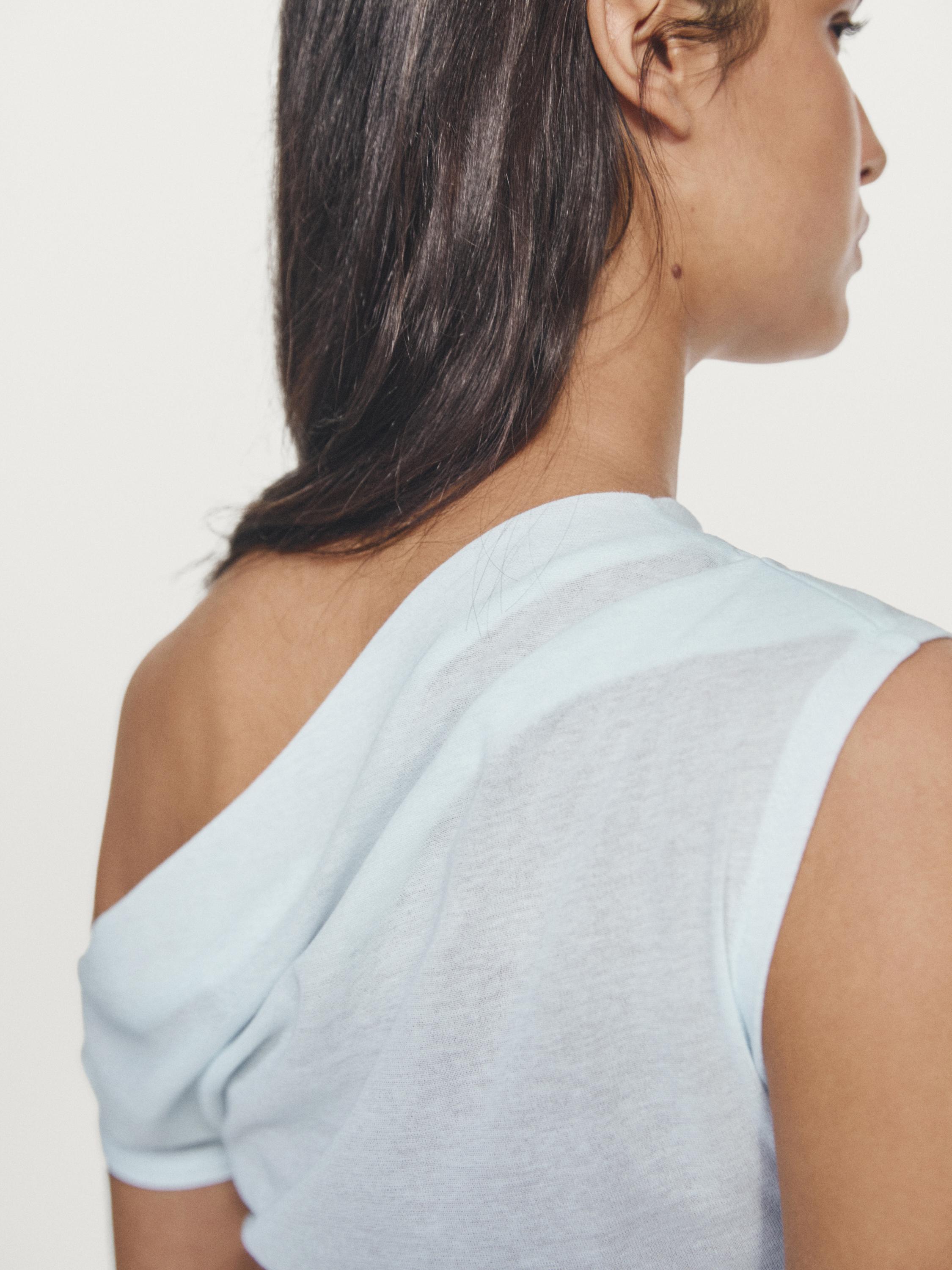 Sleeveless asymmetric top