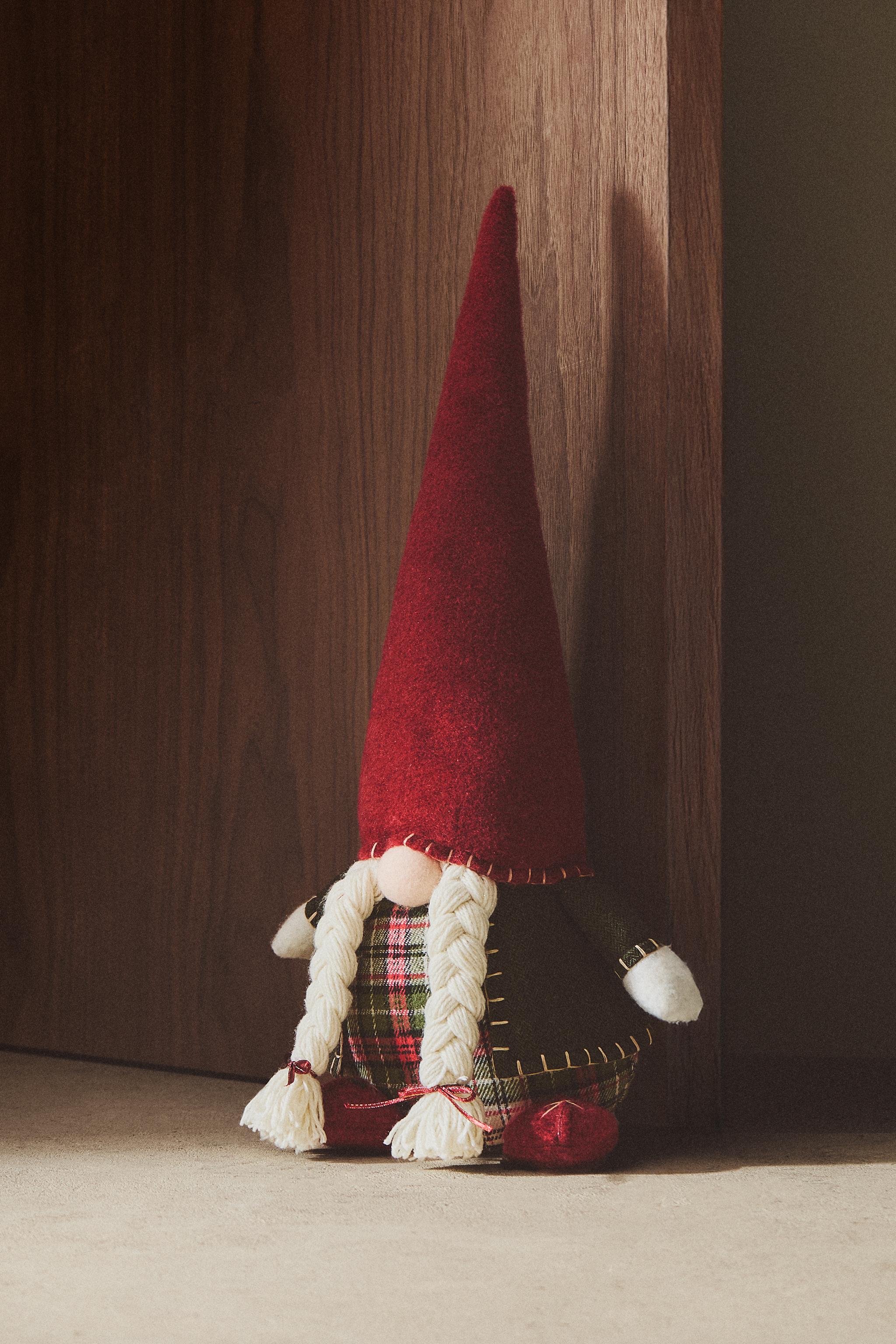 CHRISTMAS GNOME DOORSTOP