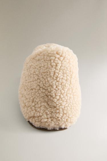 CHAUSSONS OUVERTS À L'ARRIÈRE EFFET MOUTON - Blanc écru de Zara - Image 4