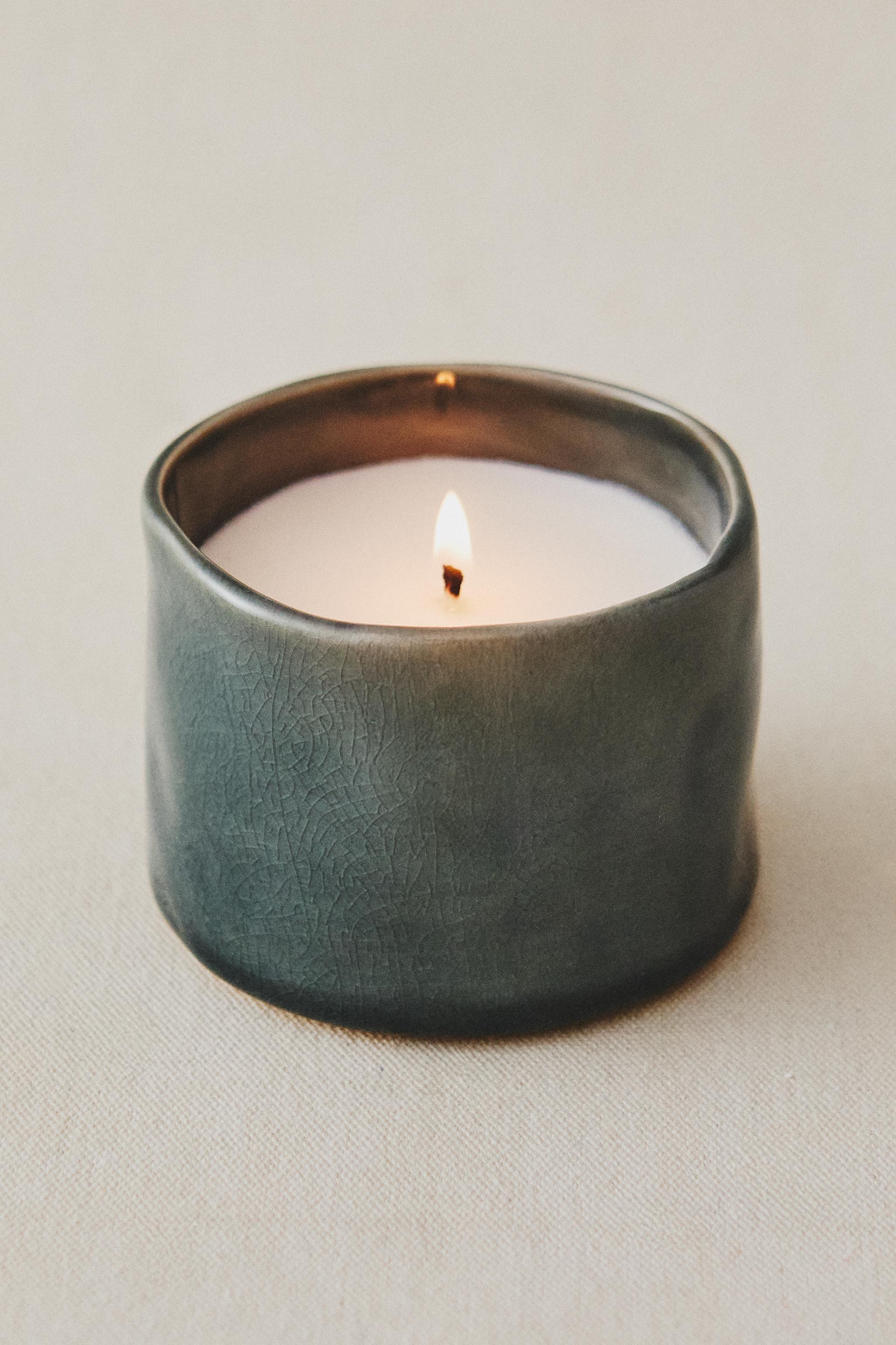 150 G) VIBRANT ROSE SCENTED CANDLE