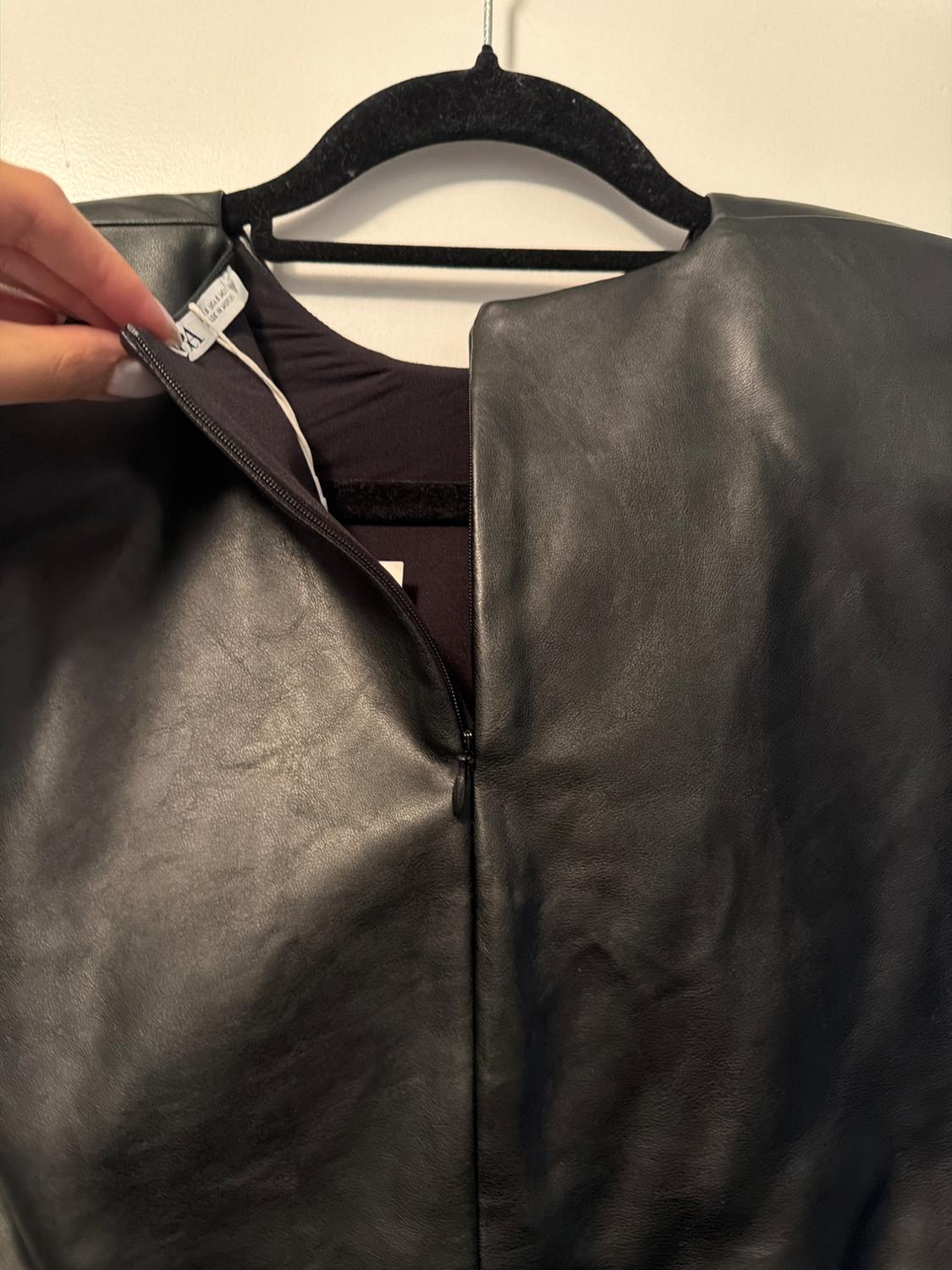 FAUX LEATHER TOP WITH SHOULDER PADS - Image 3