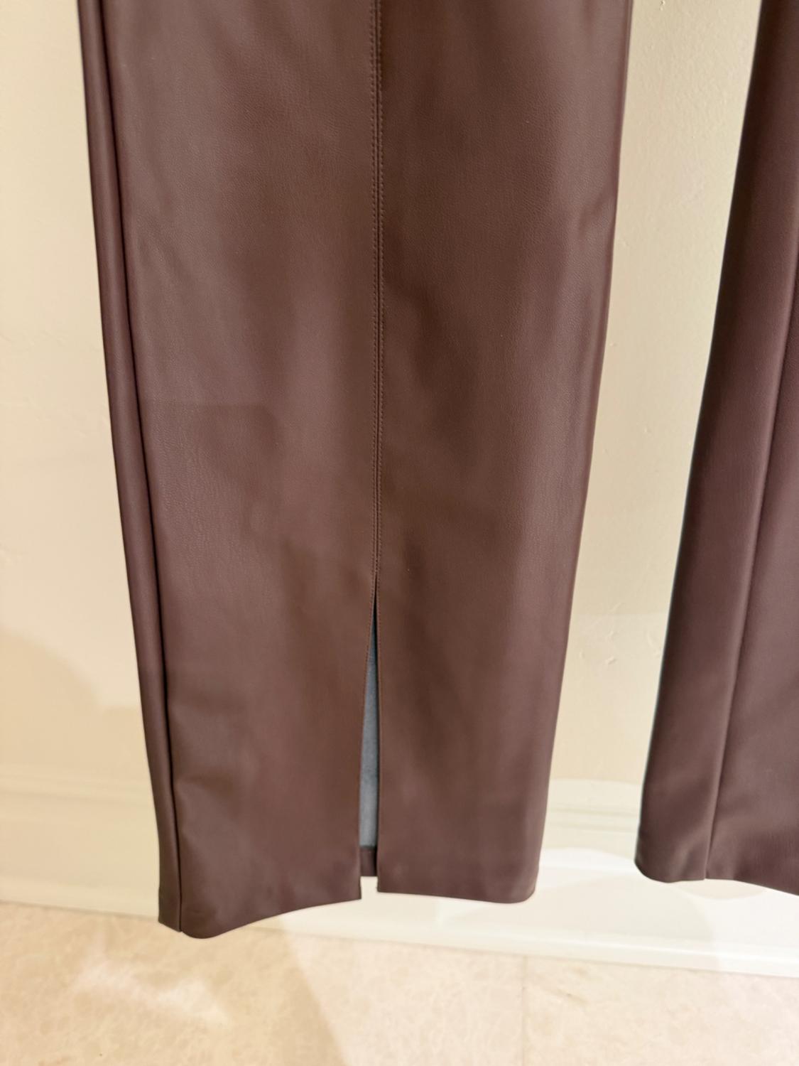 PANTALÓN EFECTO PIEL ABERTURA - Image 3