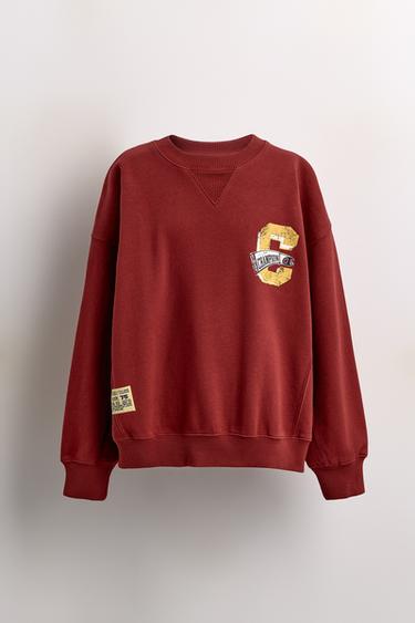 سويت شيرت بطبعة CHAMPION ® X ZARA - خمري الخاص بـ Zara