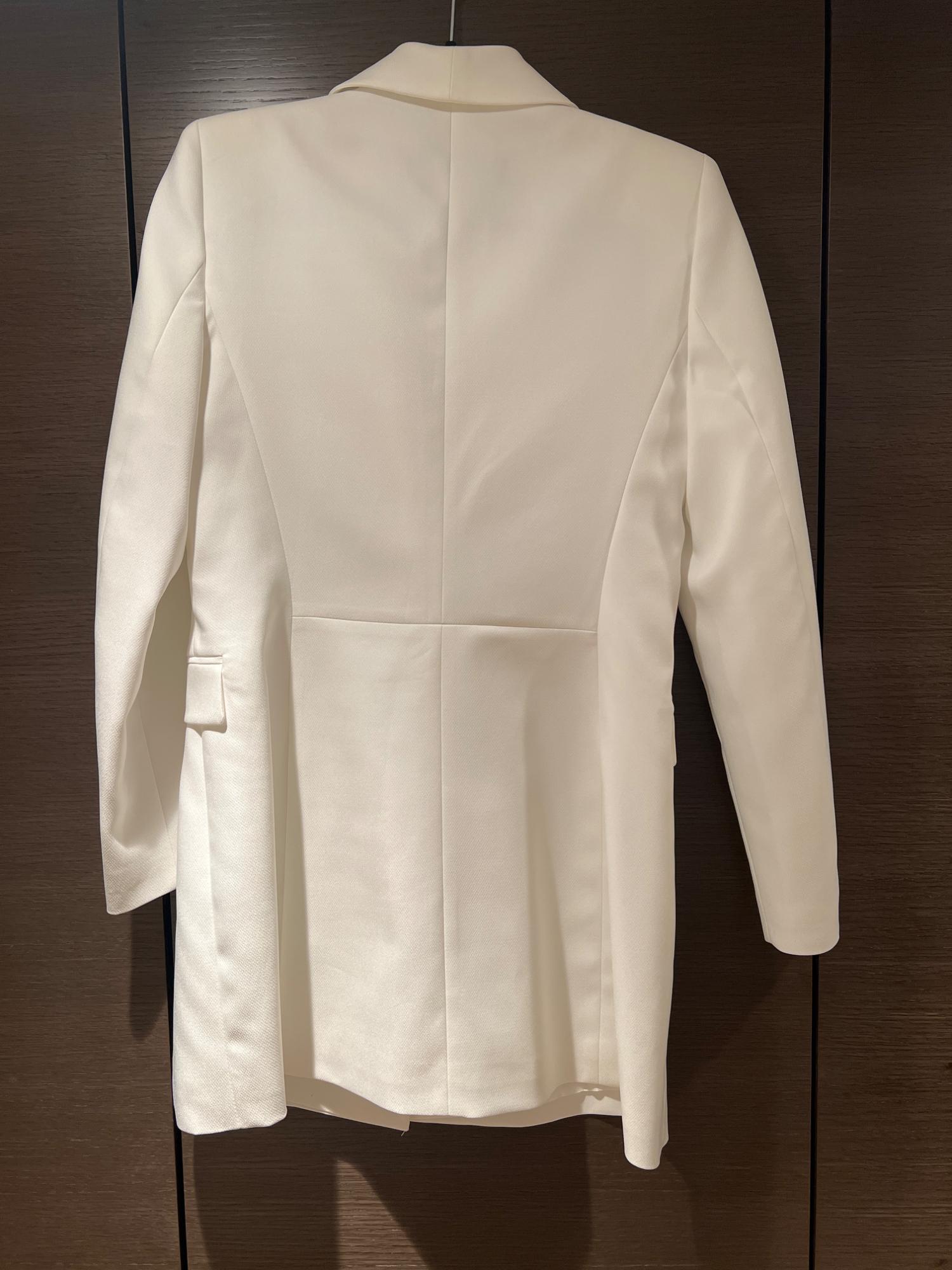 LONG DOUBLE-BREASTED BLAZER