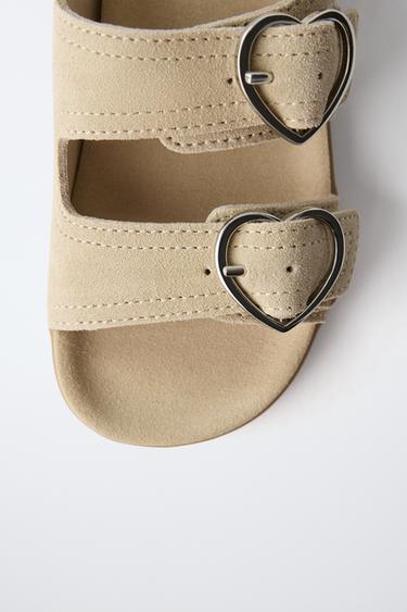 SANDALES À BOUCLES EN CUIR - Marron sable de Zara - Image 5