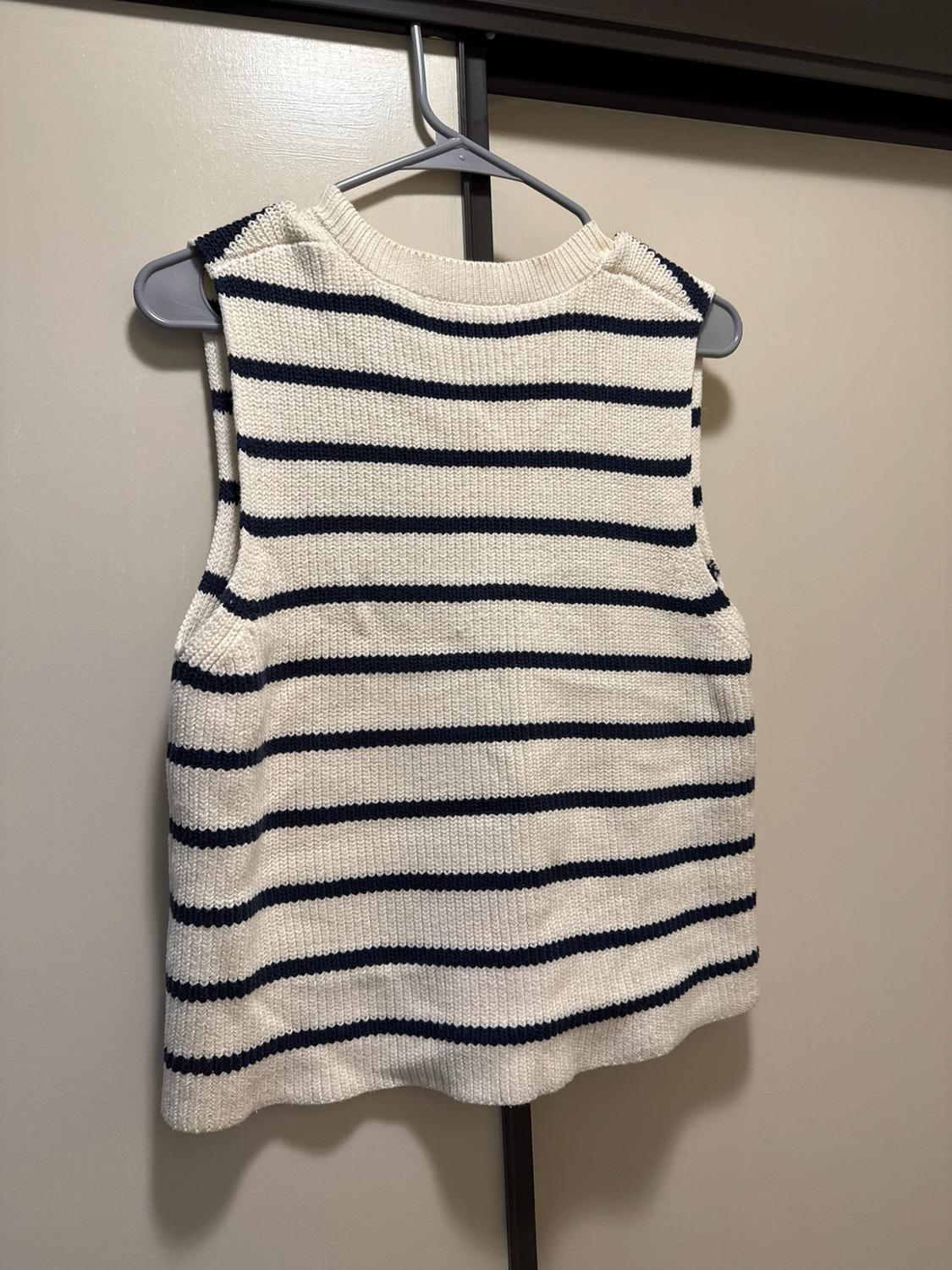 V-NECK KNIT VEST - Image 3