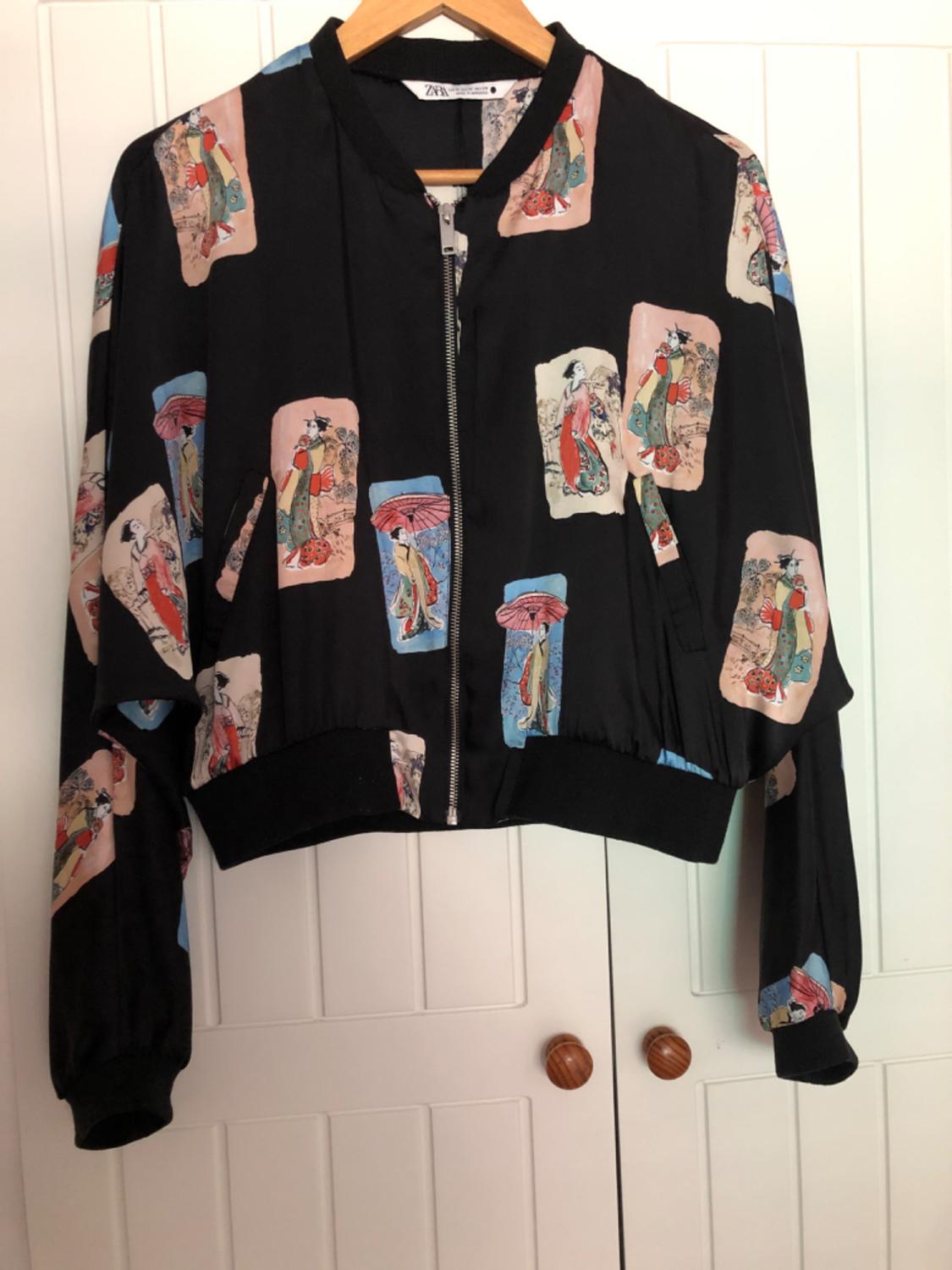 PRINTED BOMBER JACKET - Image 4