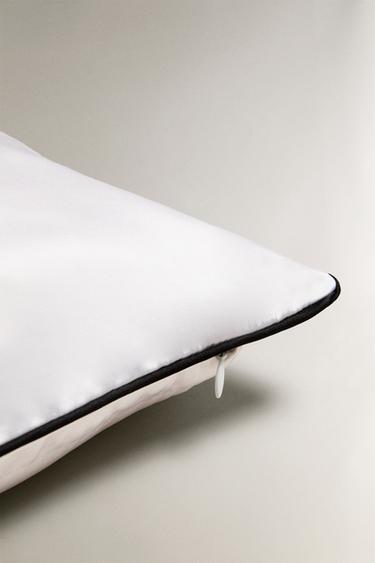 HOUSSE DE COUSSIN SATIN - Blanc cassé de Zara - Image 4