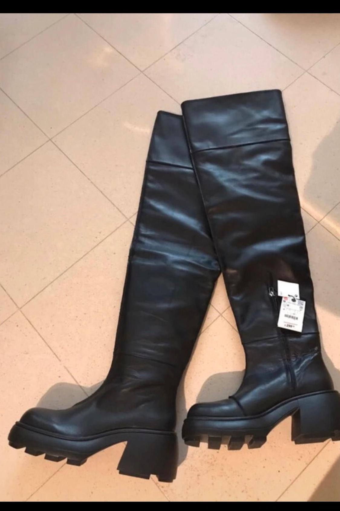 LEATHER KITTEN-HEEL KNEE-HIGH BOOTS