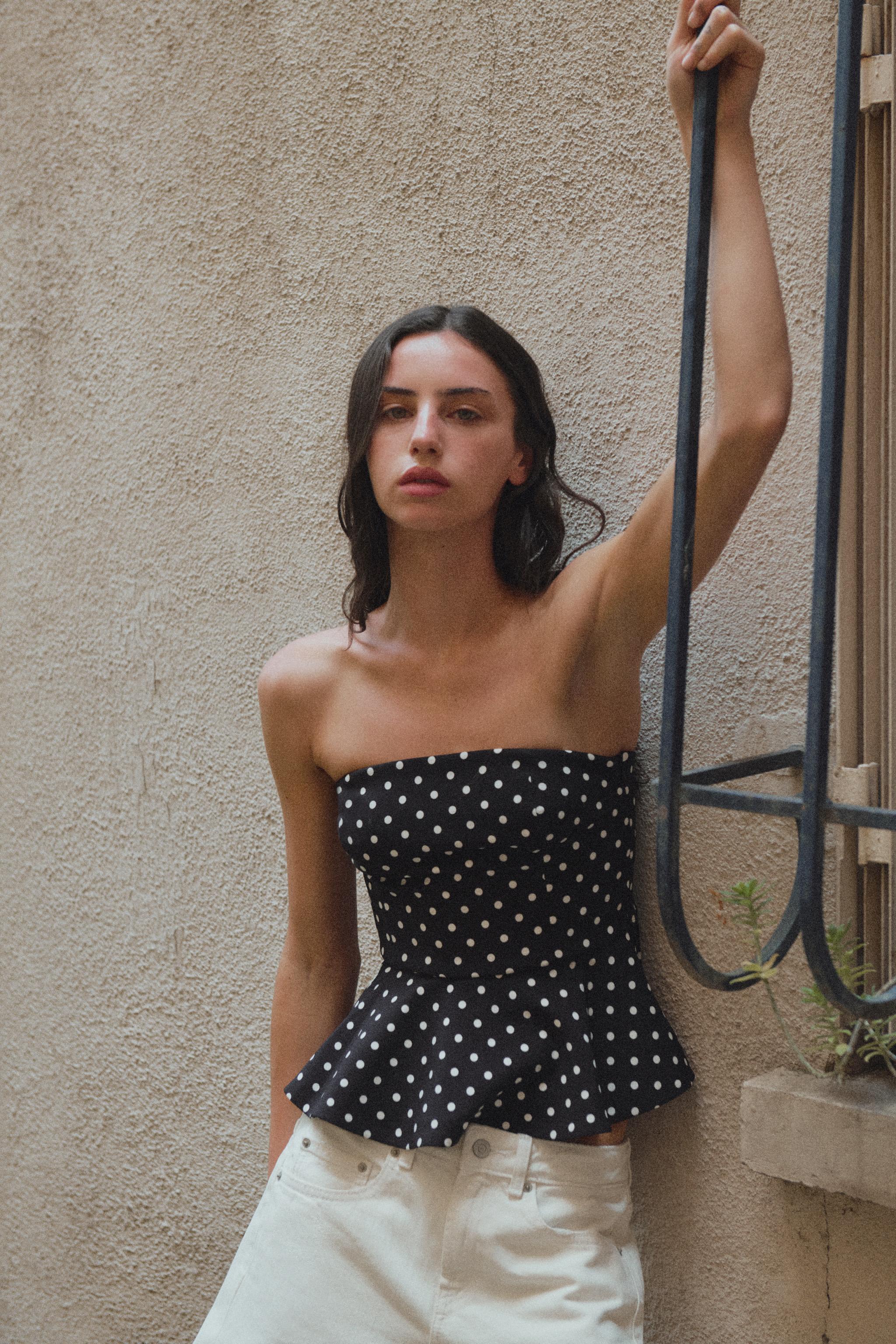 STRAPLESS PEPLUM TOP — Black / White