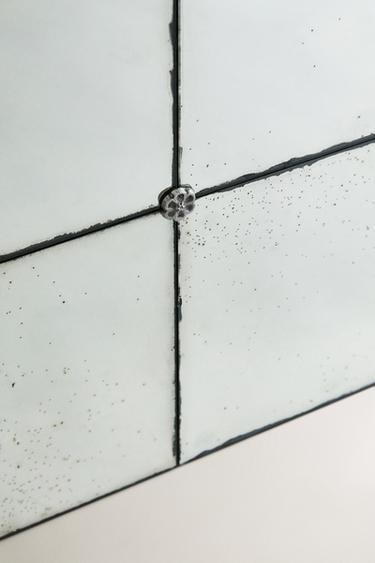 MIROIR SUR PIED EFFET VIEILLI - Argent vieilli de Zara - Image 1