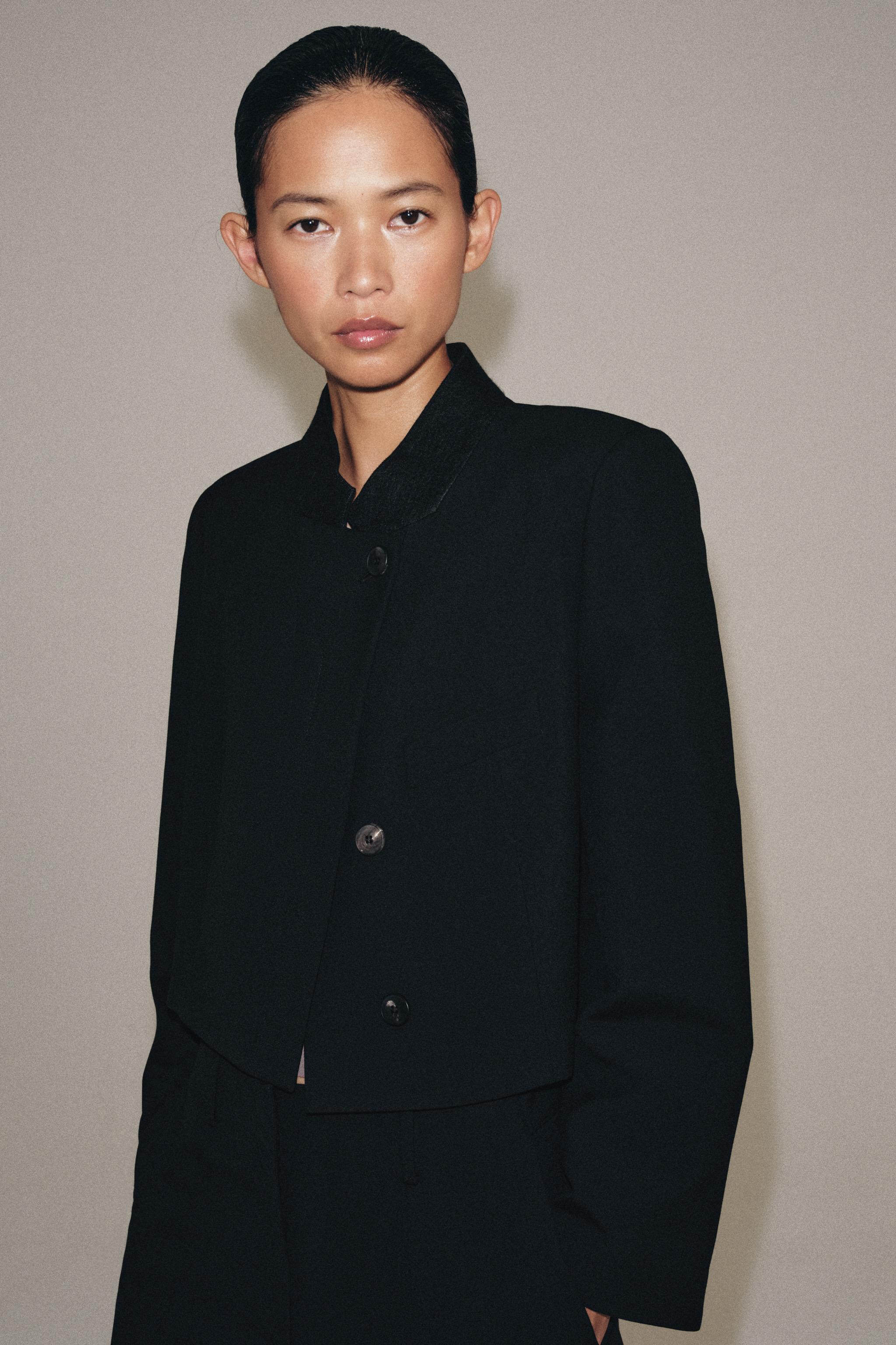 ZW COLLECTION CROPPED BLAZER — Black