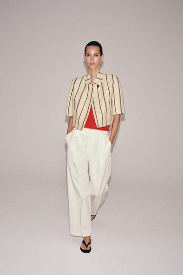 Blazer cropped a rayas de la colección ZW