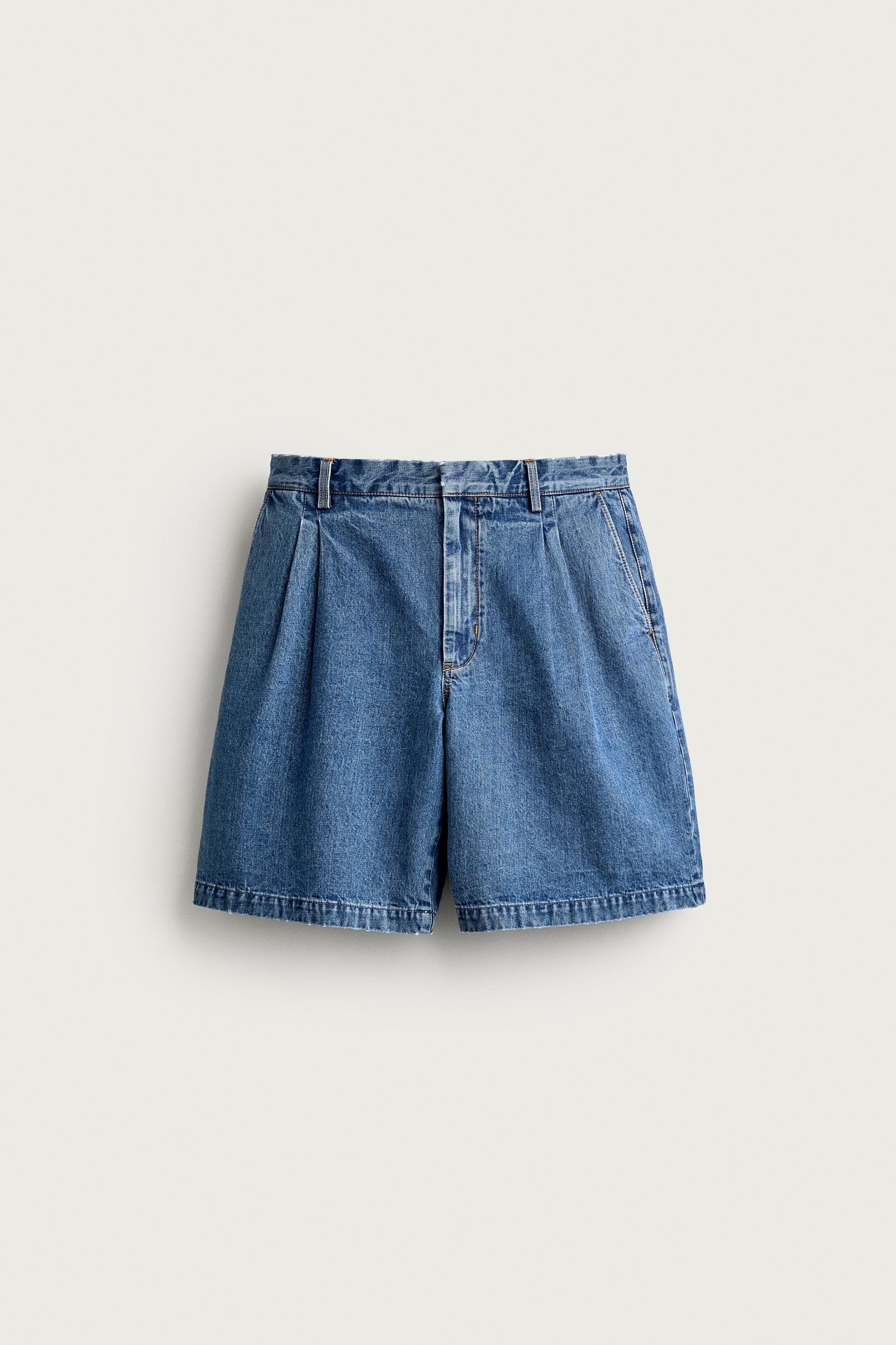 PLEATED REGULAR FIT DENIM BERMUDA SHORTS — Mid-blue