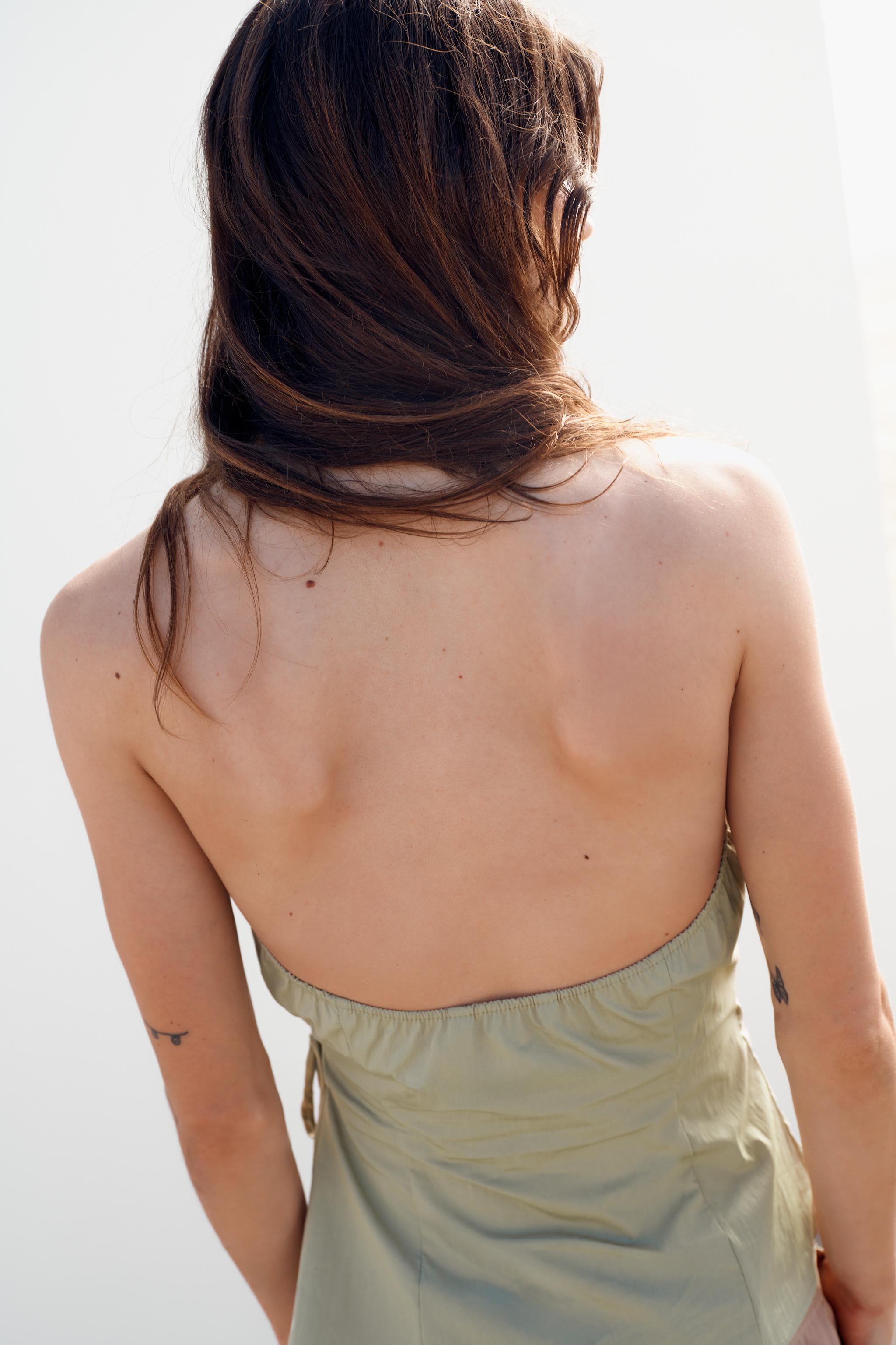 CRISS-CROSS HALTER TOP