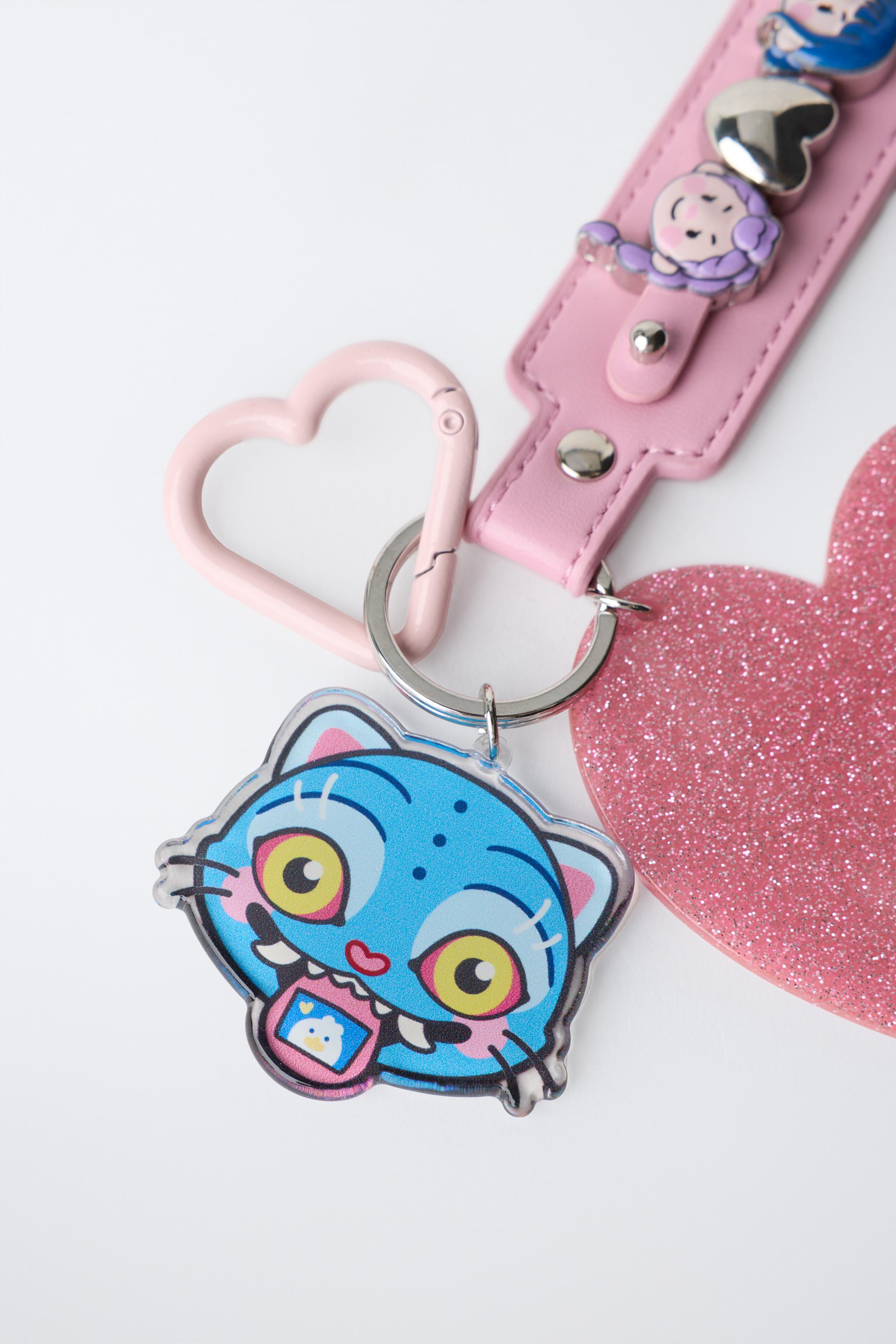 DERPY KPOP DEMON HUNTERS™ NETFLIX © KEYCHAIN AND COMB