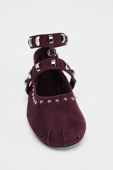 BALLERINES EN DAIM À CLOUS - Bordeaux de Zara - Image 3