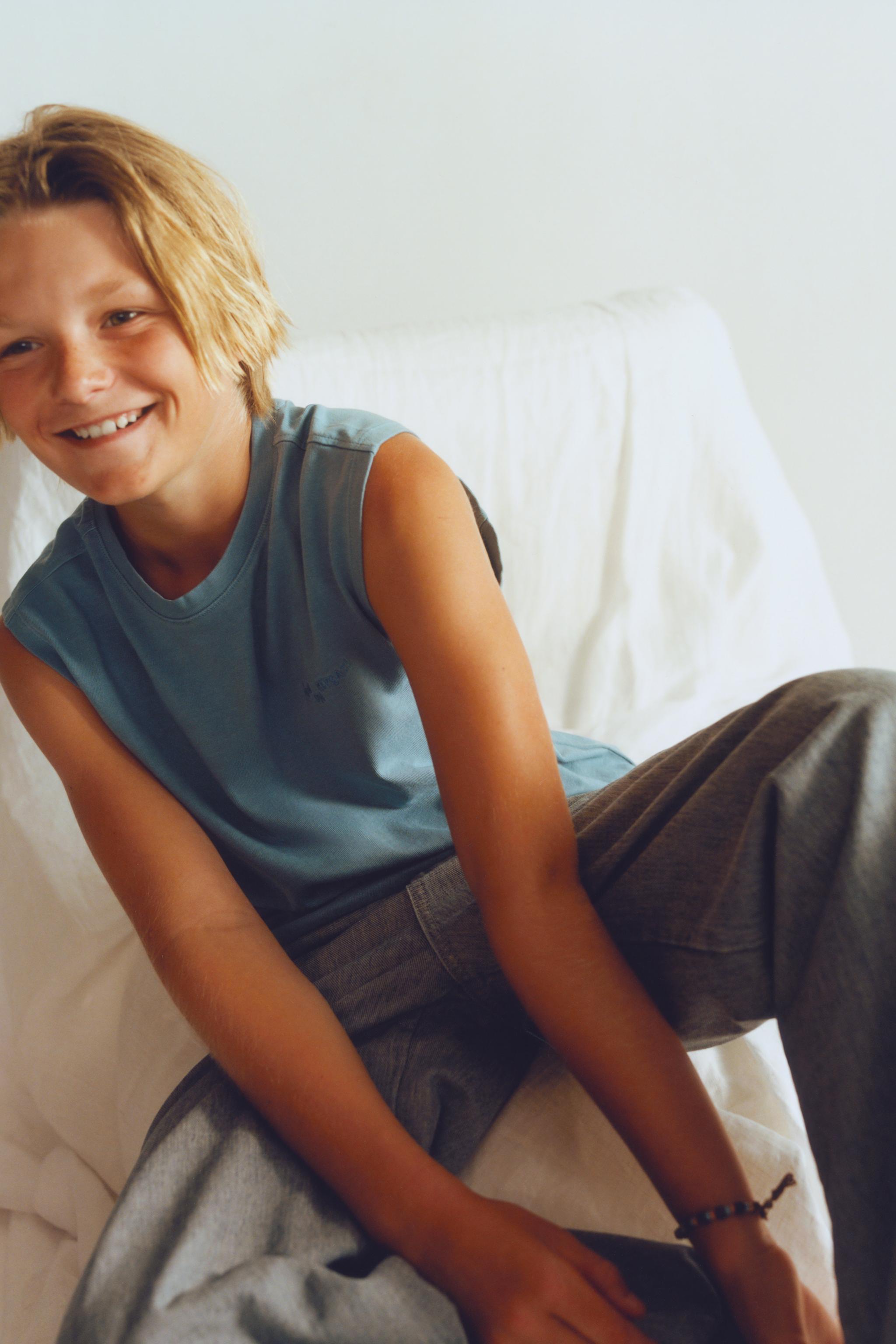 PLAIN SLEEVELESS T-SHIRT