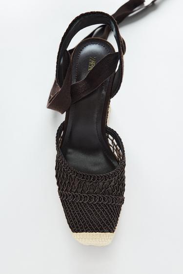 SANDALE ME TAKA ORTOPEDIKE ME EFEKT TË LAKUAR - Kafe nga Zara