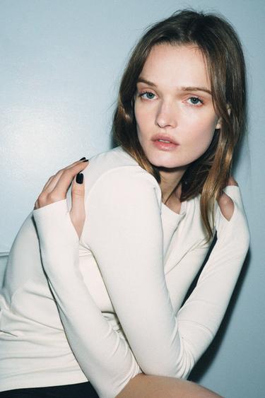 CAMISETA MANGA LARGA BORDADO - Crudo de Zara