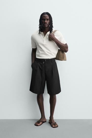 BERMUDA RELAXED FIT PLIEGUES CINTURÓN - Negro de Zara