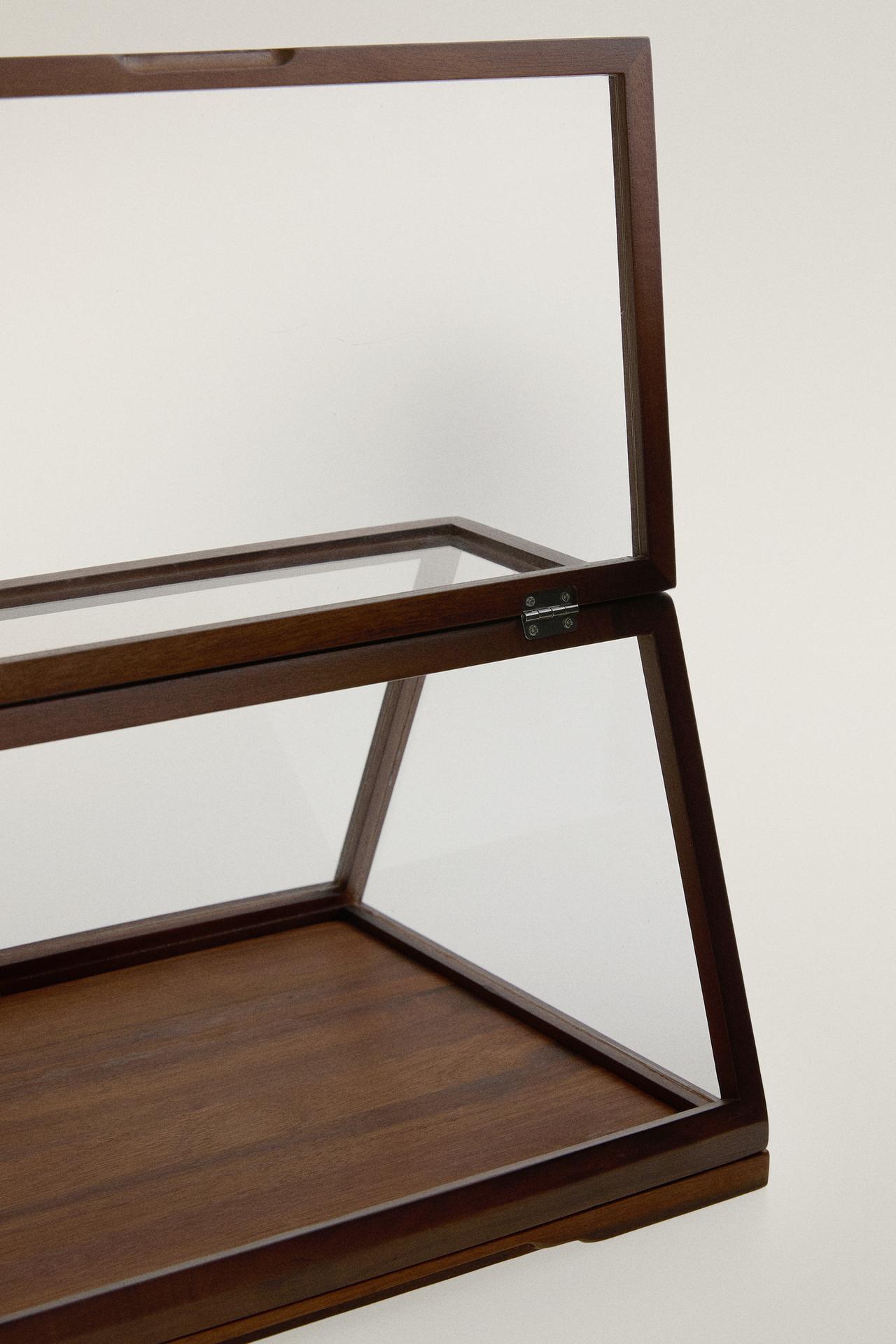 WOOD DISPLAY STAND — Transparent