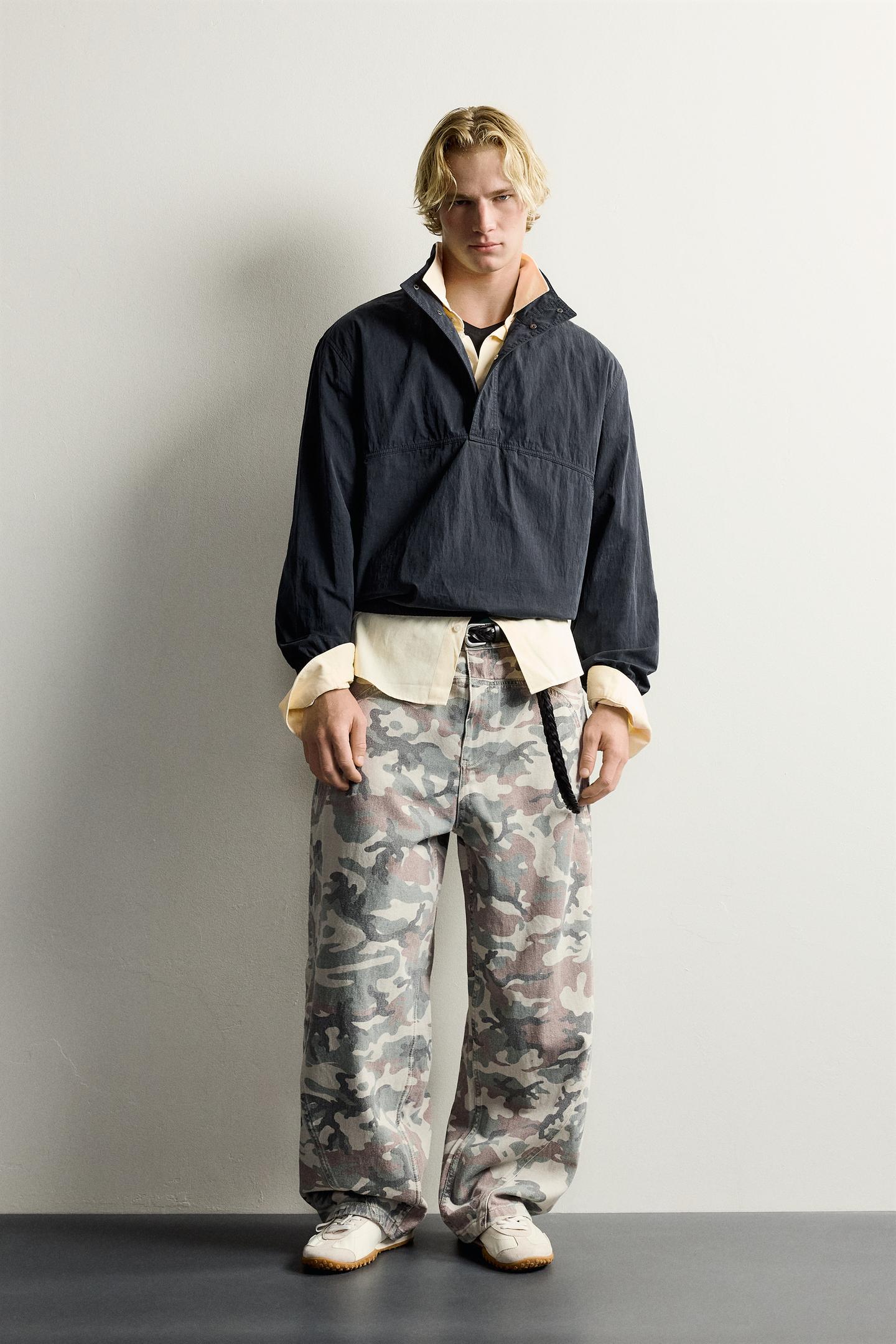 Мужские брюки Zara Abstract Print Barrel-Fit, цвет: Хаки — фото 1