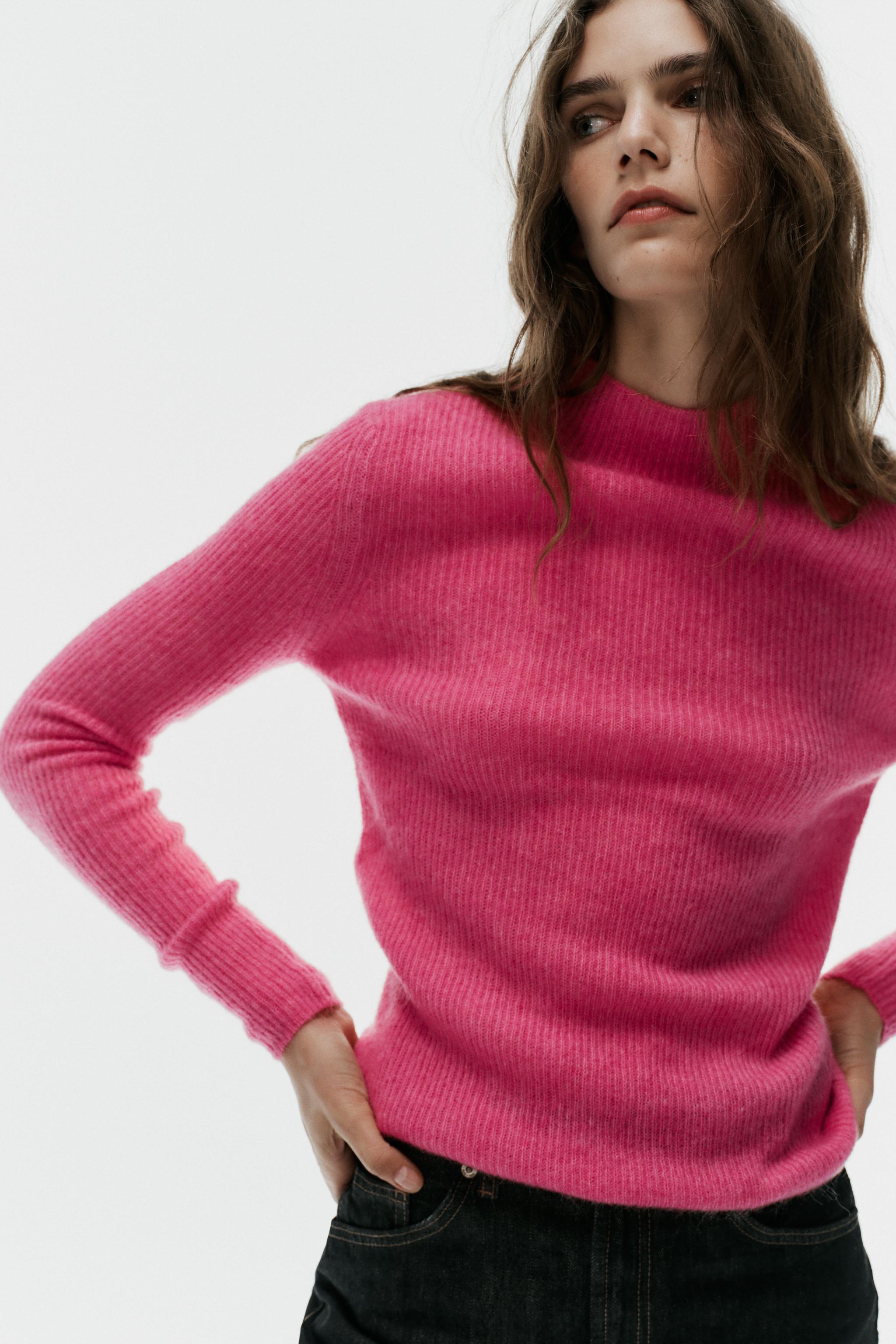 RIBBED KNIT SWEATER