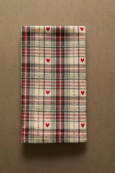 PACK OF DYED THREAD CHRISTMAS HEART NAPKINS (PACK OF 2) - Red by Zara - Image 5