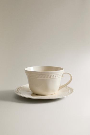 レリーフデザイン ストーンウェア ティーカップ&ソーサークリームZaraのレリーフデザイン ストーンウェア ティーカップ&ソーサー - クリーム
