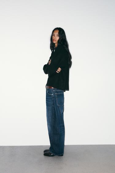 PULL EN MAILLE LISSE À COL EN V - Noir de Zara - Image 2