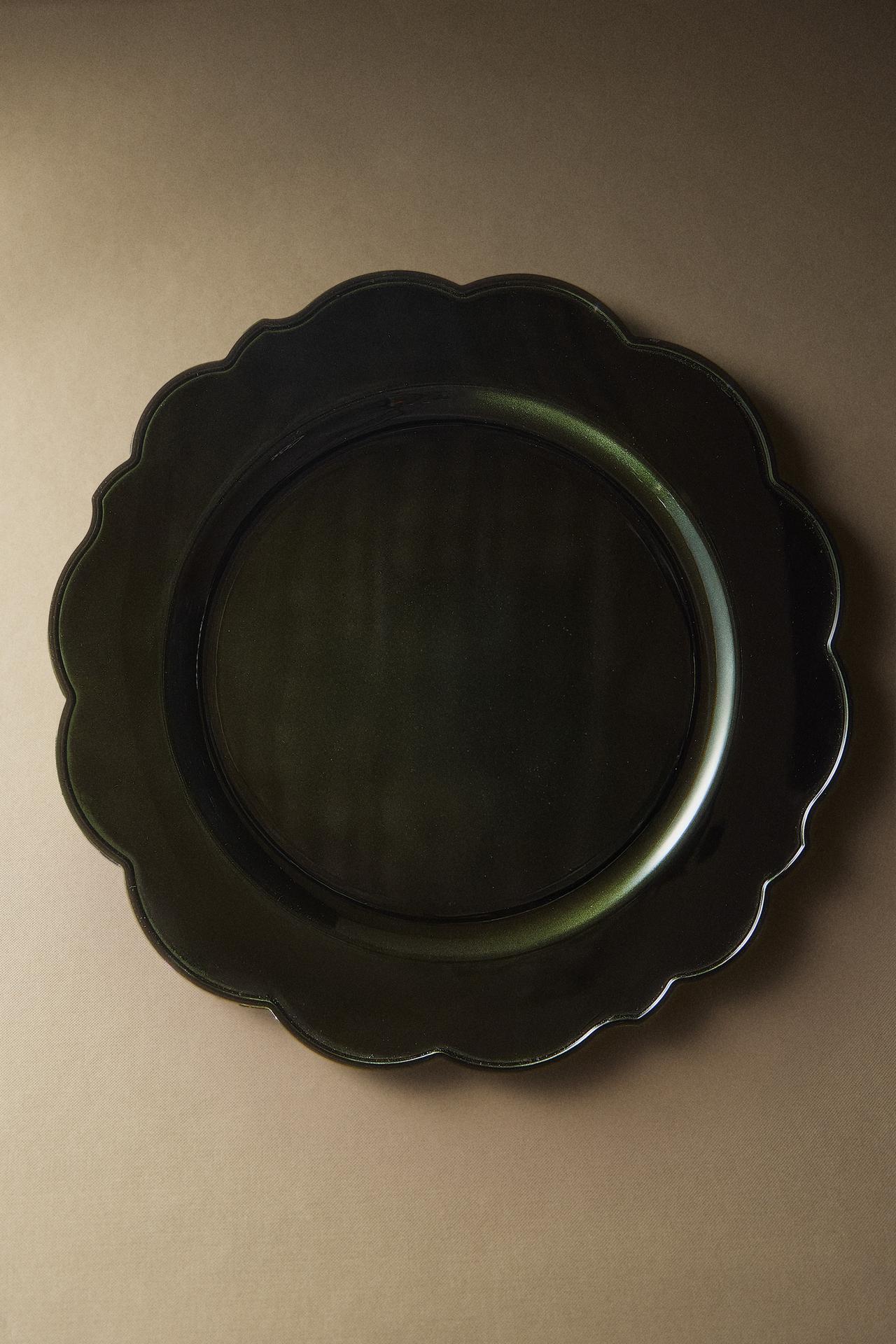 CHRISTMAS SOLID-COLOR WAVY SERVICE PLATE — Green