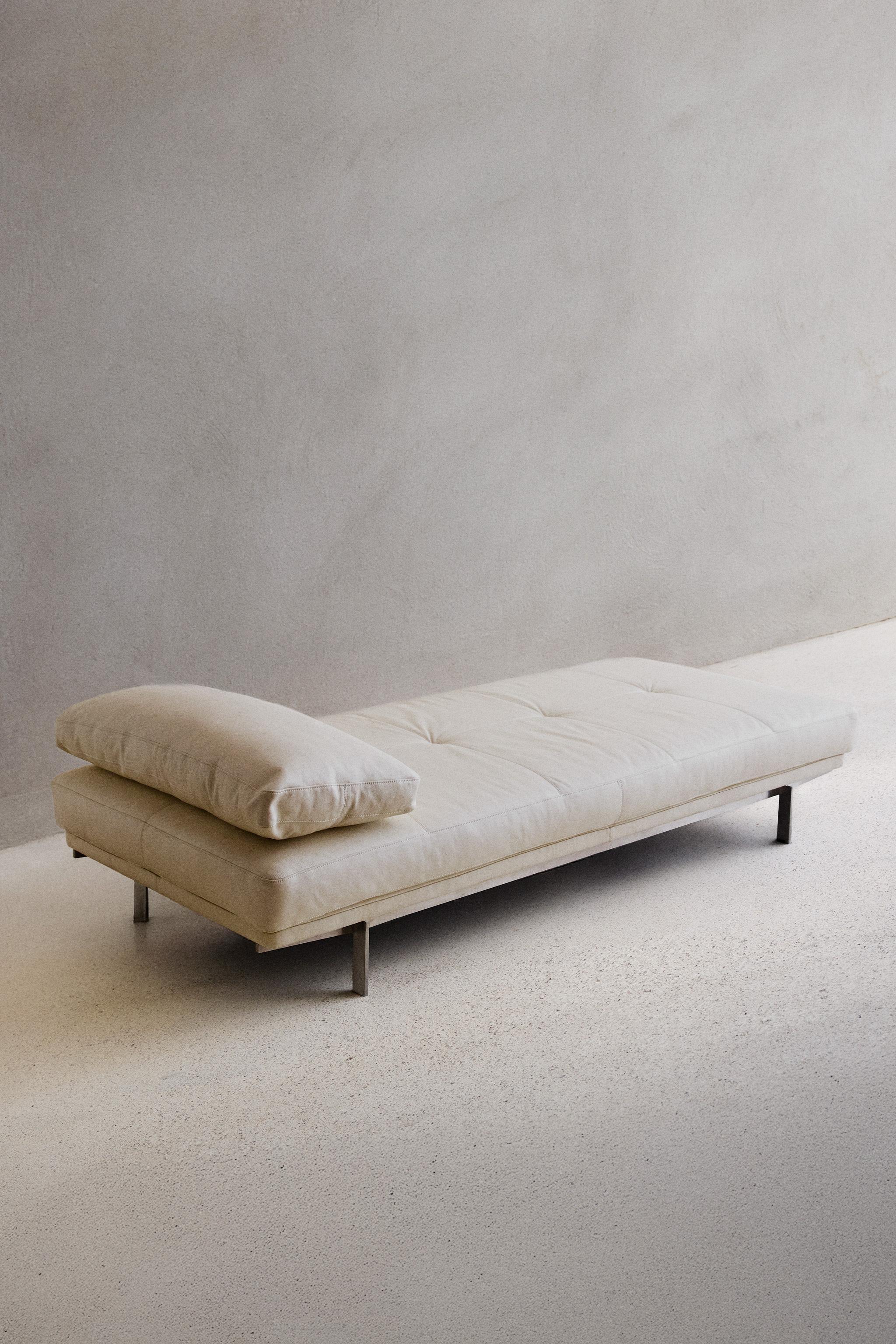 DAYBED 02 — Cream