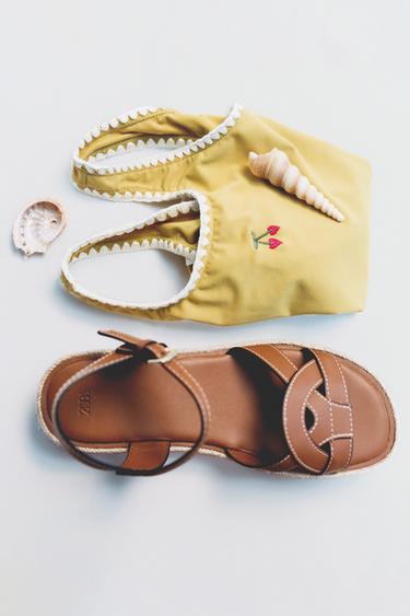 SANDALIA PLATAFORMA - Marrón de Zara