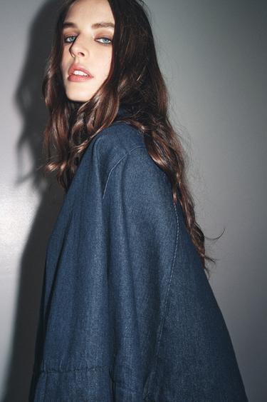 CAPE EN DENIM À BRANDEBOURGS - Bleu de Zara - Image 2